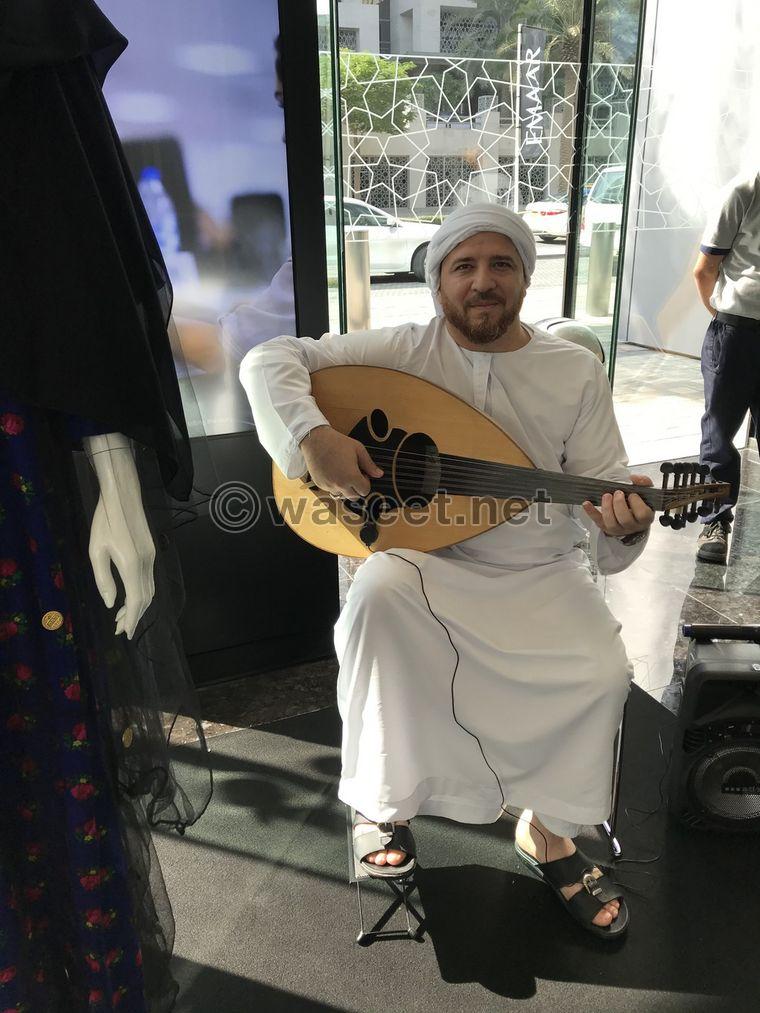 عازف العود والمغني في دبي والإمارات العربية المتحدة 2