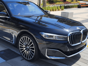 BMW 750Li model 2021