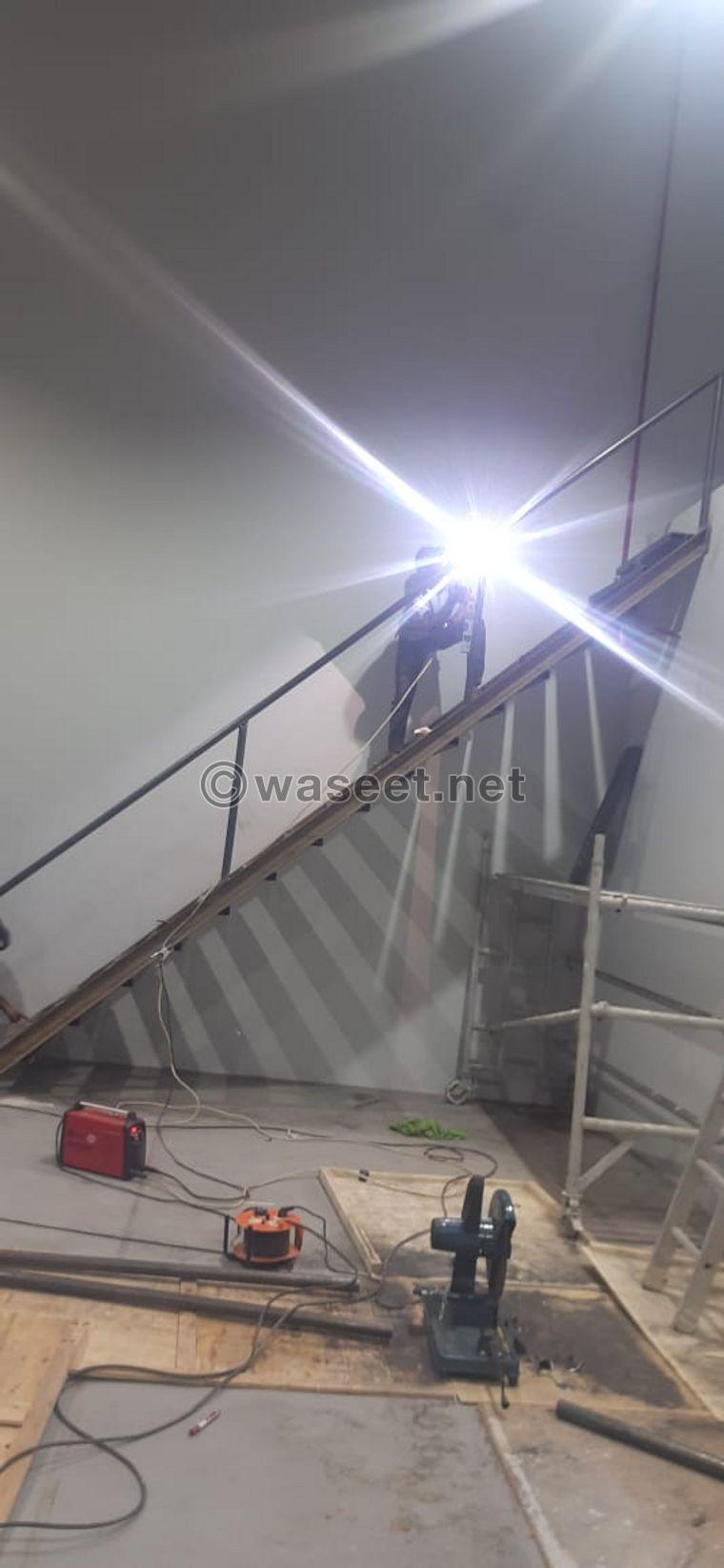 صانع الأرضيات في الطابق الأوسط للمستودع في دبي  10