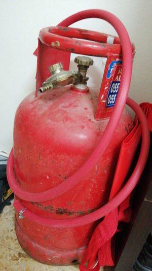 gas cylinder with regulator and hose 