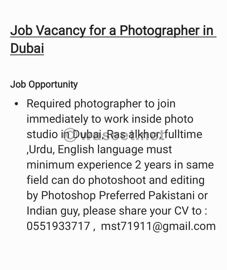 A professional photographer is required for a photo studio 0