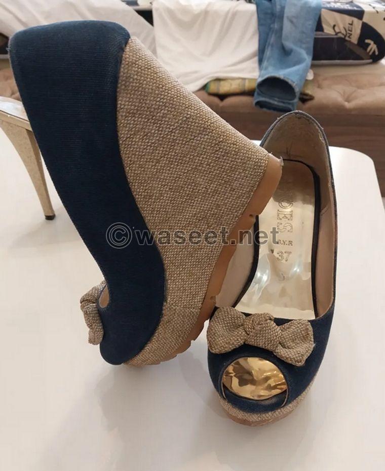  A shoe with a heel 0