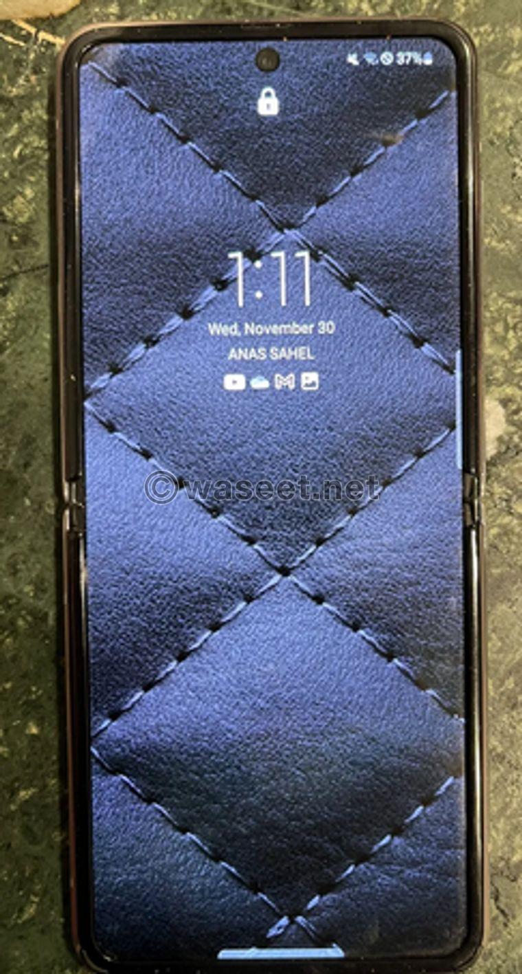  Samsung Galaxy Z Flip  0
