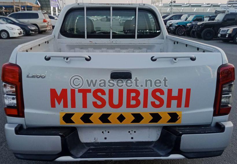 Mitsubishi Pickup 4X2 model 2019 8