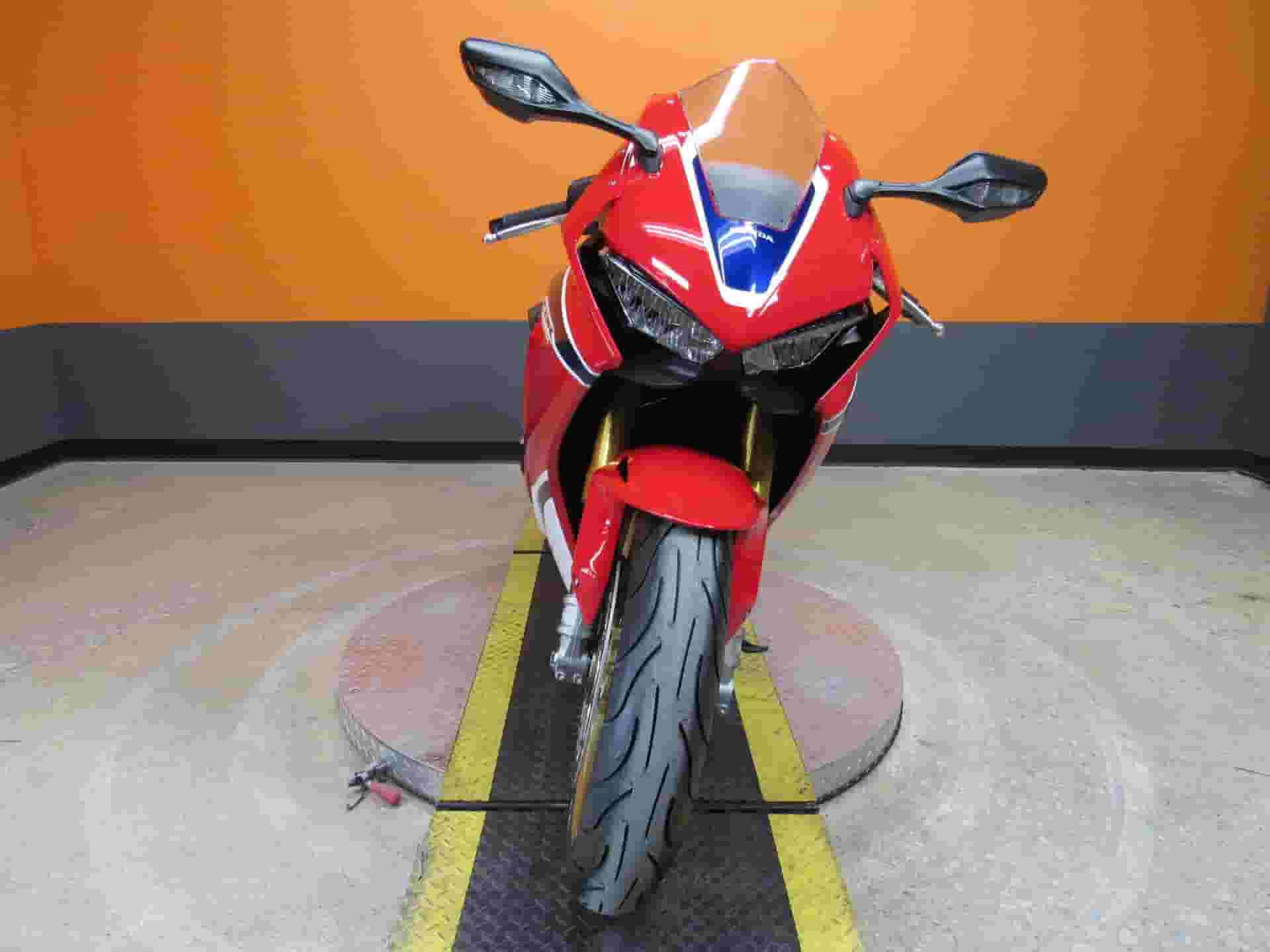 Honda CBR 1000 model 2019 Honda CBR 1000 model 2019