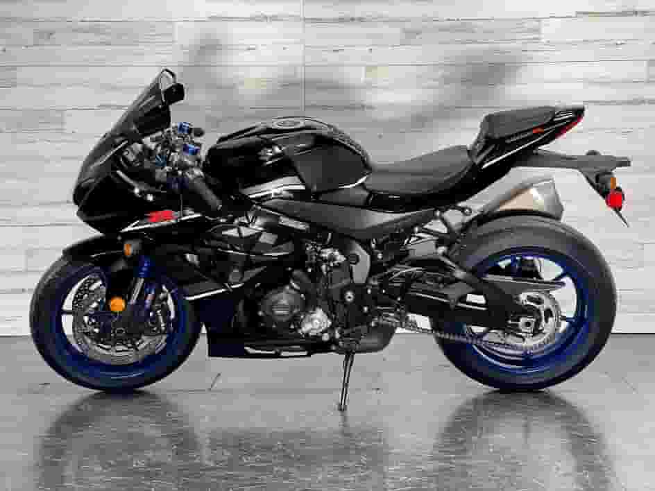 سوزوكي جي اس اكس ار 1000 2018 سوزوكي جي اس اكس ار 1000 2018