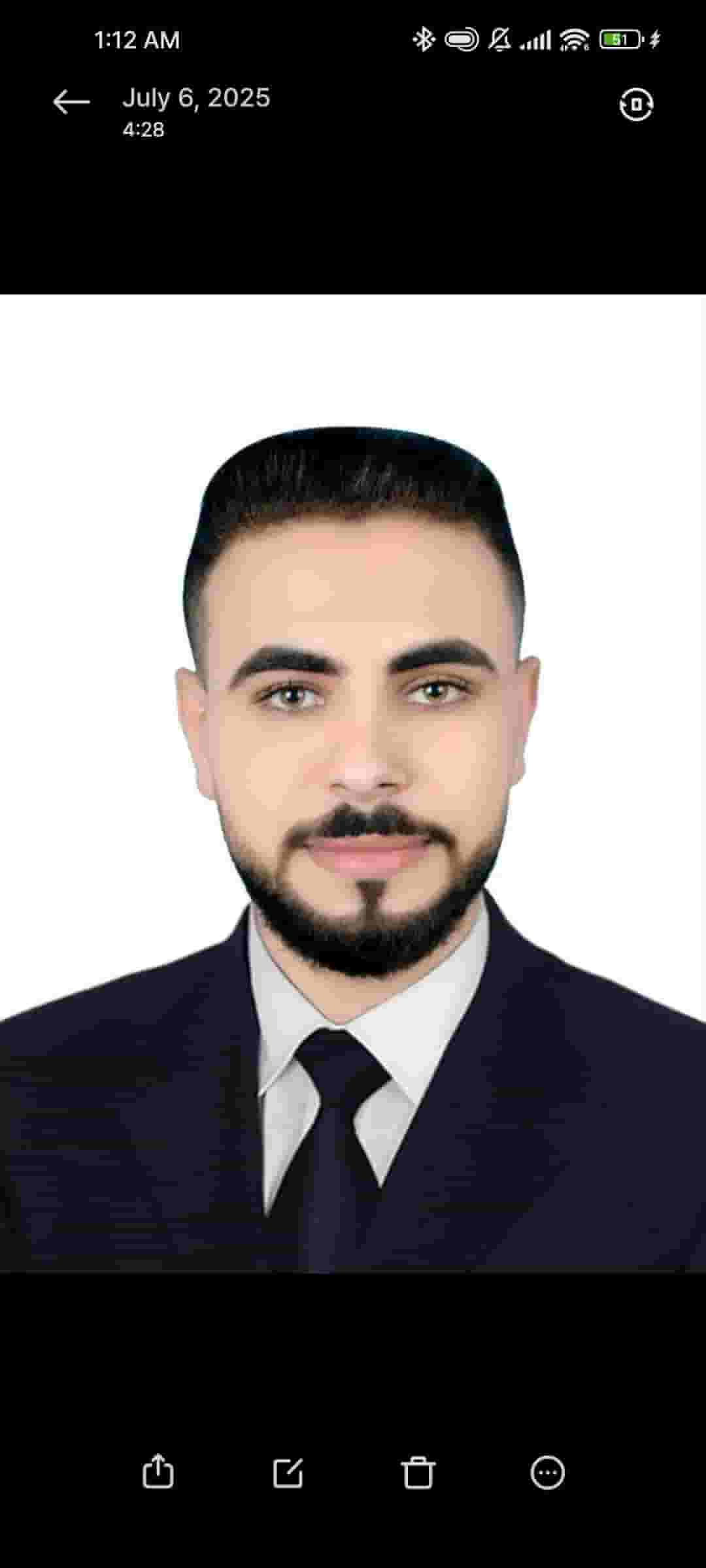 شاب مصري يبحث عن عمل شاب مصري يبحث عن عمل