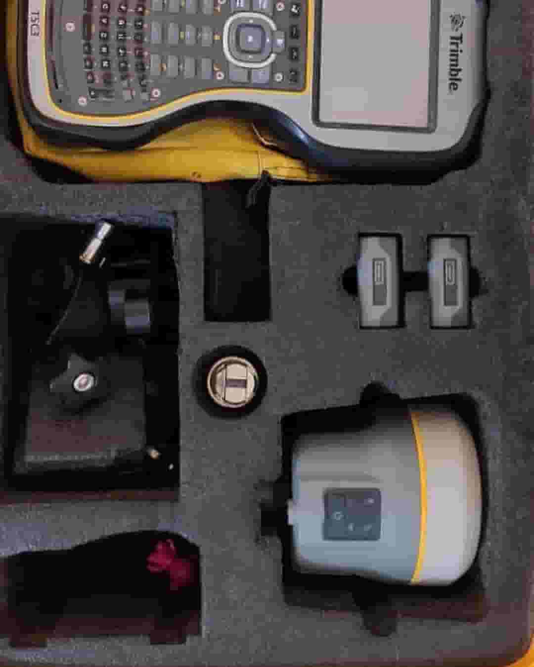 قاعدة Trimble R10 المستخدمة قاعدة Trimble R10 المستخدمة