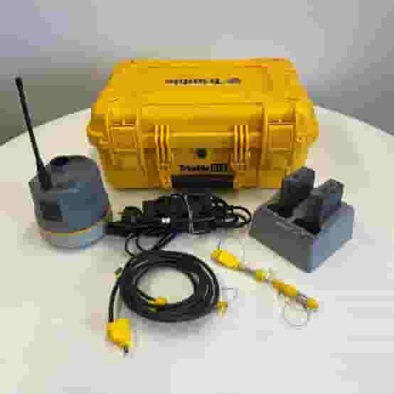 قاعدة تريمبل GPS R12 المستعملة ووحدة هوائي روفر RTK قاعدة تريمبل GPS R12 المستعملة ووحدة هوائي روفر RTK