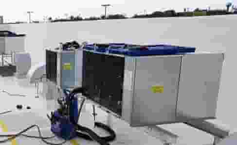 تتوفر خدمات إصلاح وصيانة مكيفات الهواء تتوفر خدمات إصلاح وصيانة مكيفات الهواء