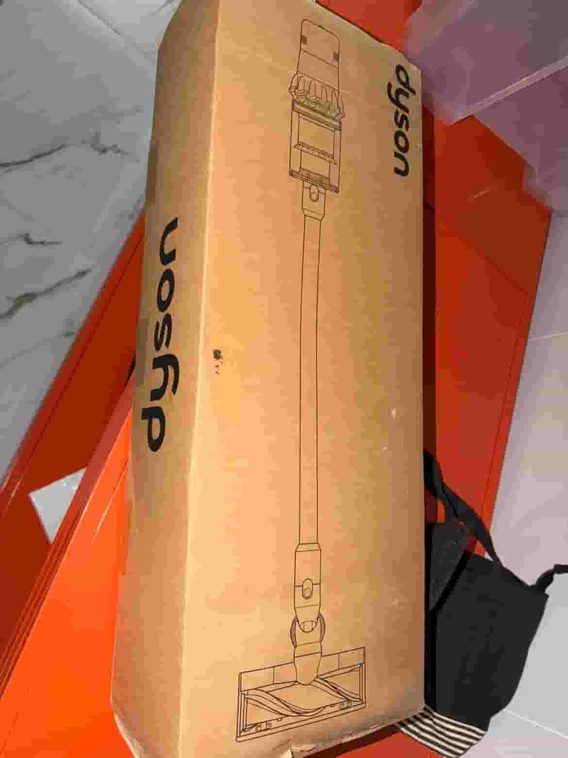 The Dyson vacuum cleaner is very powerful The Dyson vacuum cleaner is very powerful