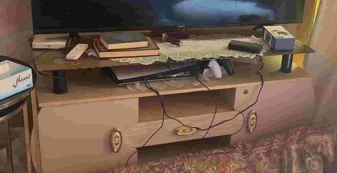 Middle table with TV table in very good condition Middle table with TV table in very good condition