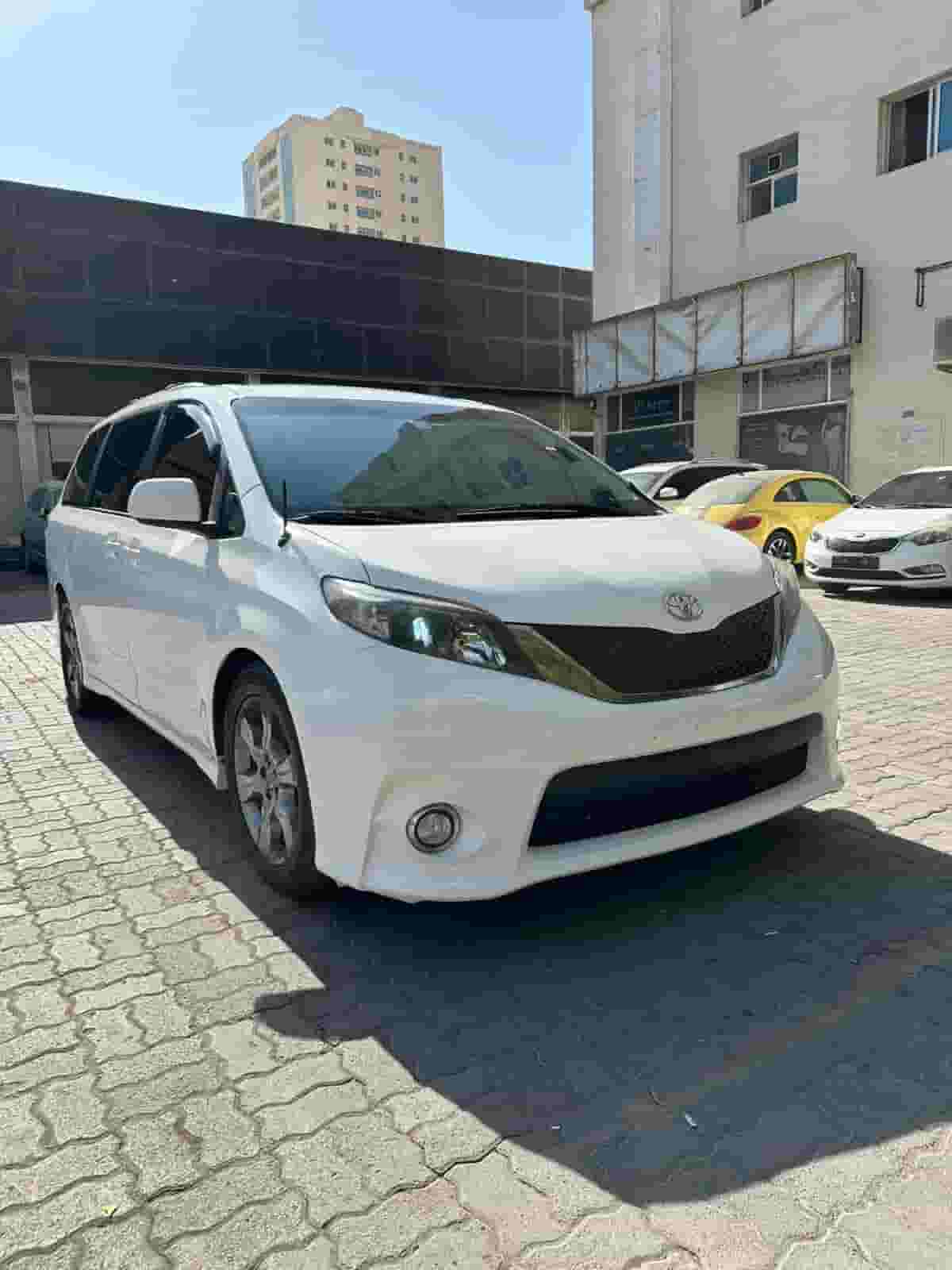 للبيع تويوتا سيينا 2012 بحالة ممتازة للبيع تويوتا سيينا 2012 بحالة ممتازة