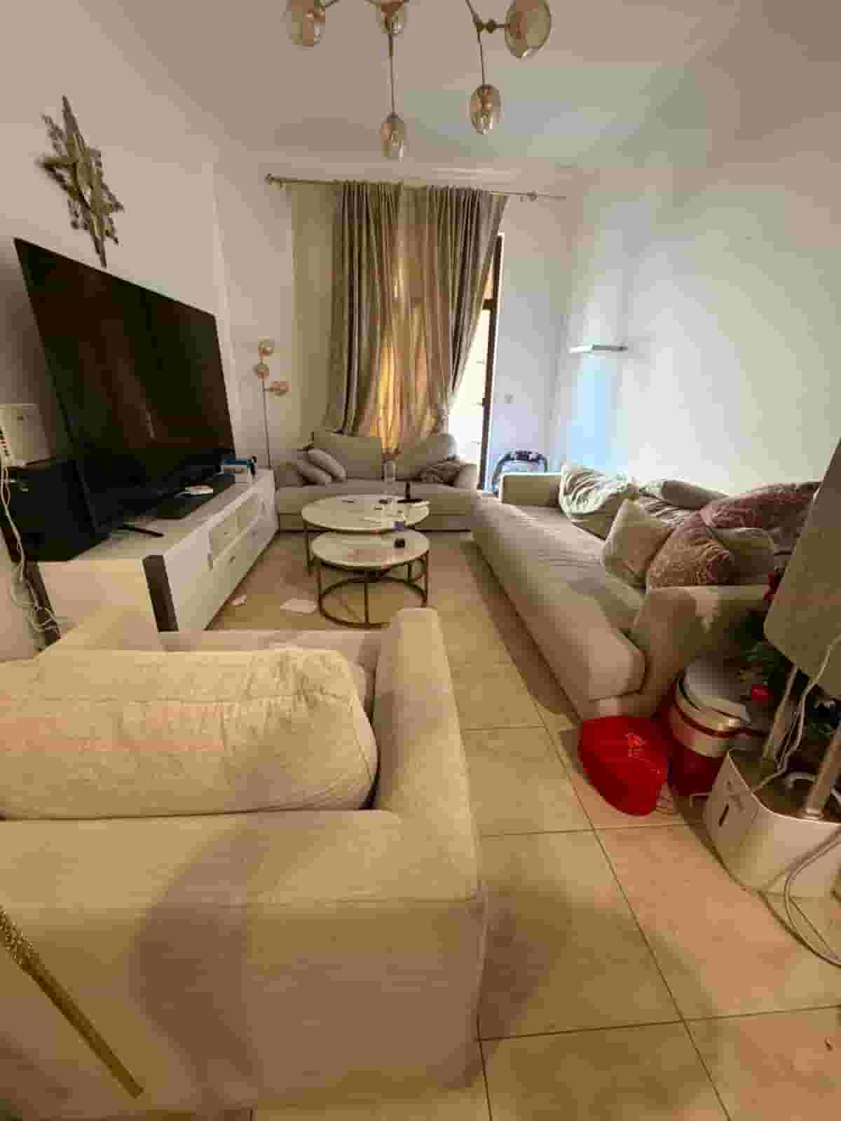 شراء الأثاث المستعمل وتصويره شراء الأثاث المستعمل وتصويره