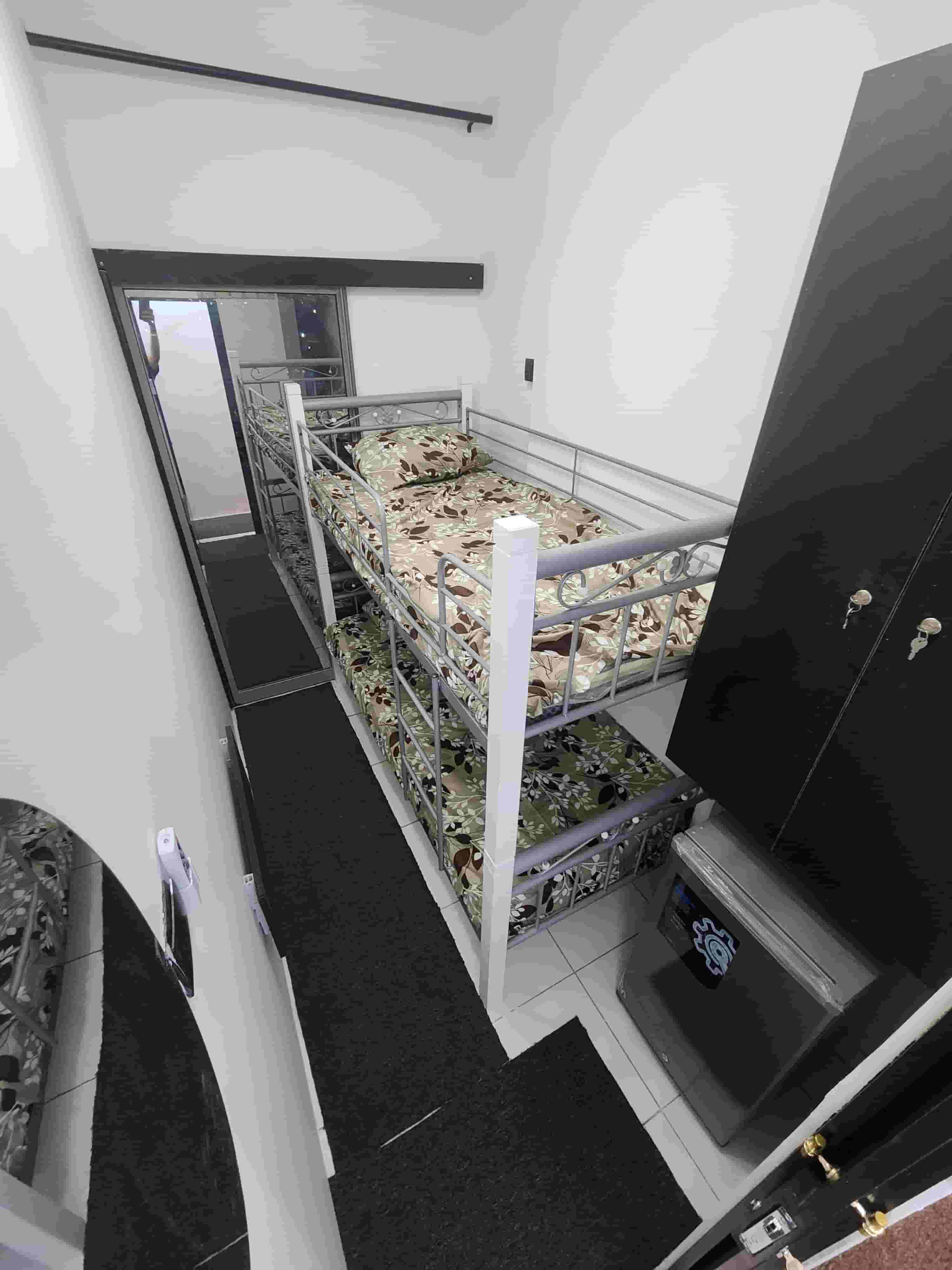 للشباب برتيشن مع بلكونه مساحه كبيرة للشباب برتيشن مع بلكونه مساحه كبيرة