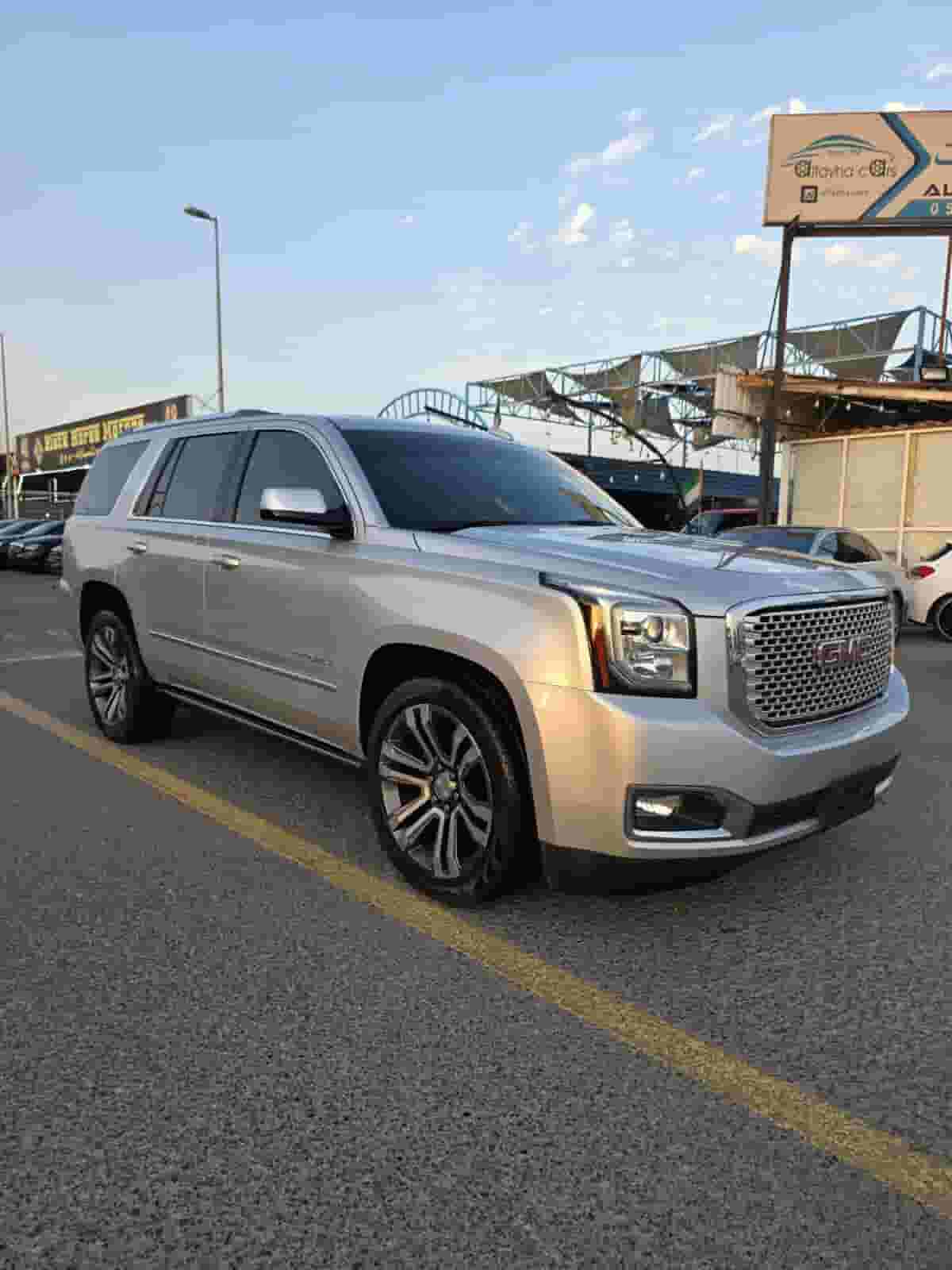 GMC Yukon Denali V8 6.2L Full Option Model 2017 GMC Yukon Denali V8 6.2L Full Option Model 2017