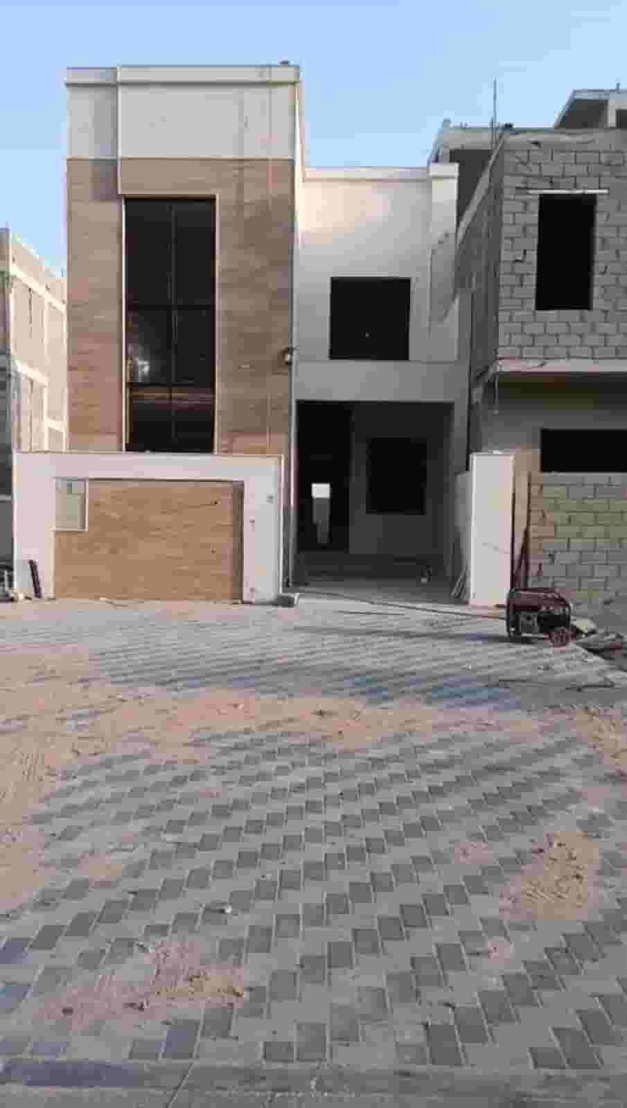 For sale a townhouse villa in the heart of Zahia near the mosque For sale a townhouse villa in the heart of Zahia near the mosque