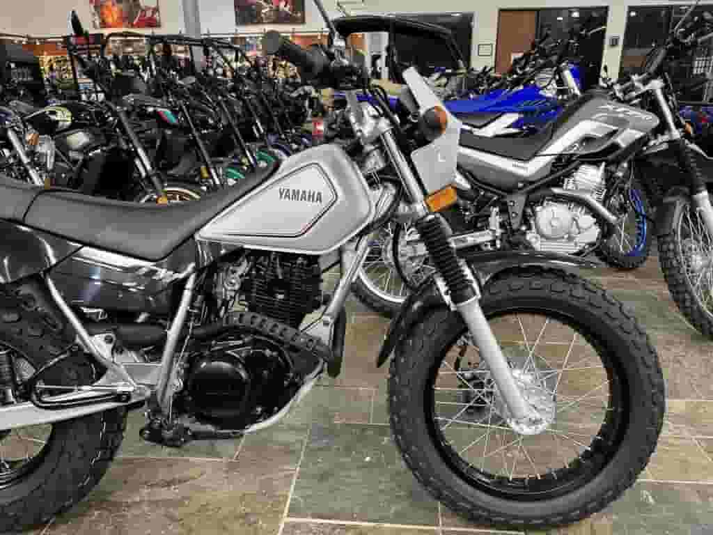 Selling Fast Brand NEW 2024 Yamaha Dual Sport Motorcycle TW200 Motorcycle Selling Fast Brand NEW 2024 Yamaha Dual Sport Motorcycle TW200 Motorcycle