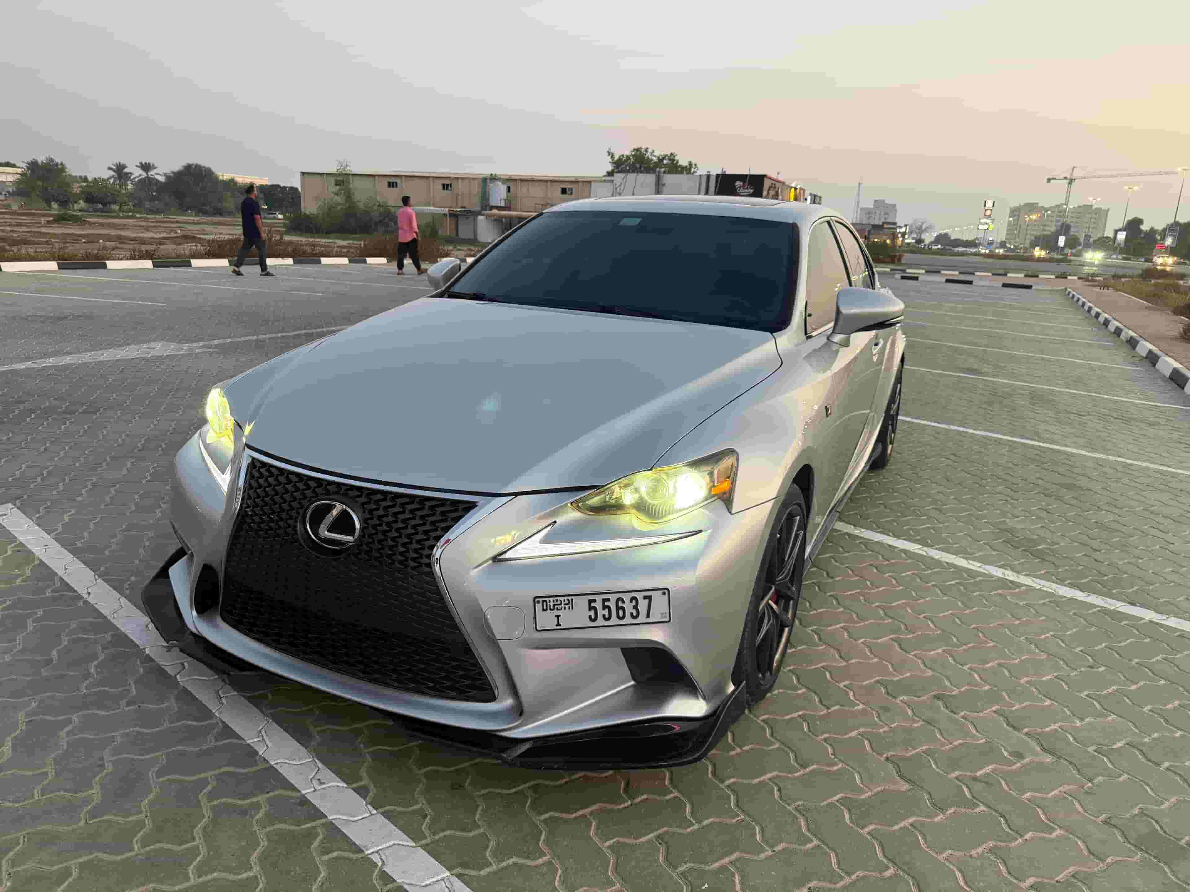 لكزس آي إس 200 تي إف سبورت | 2016 لكزس آي إس 200 تي إف سبورت | 2016