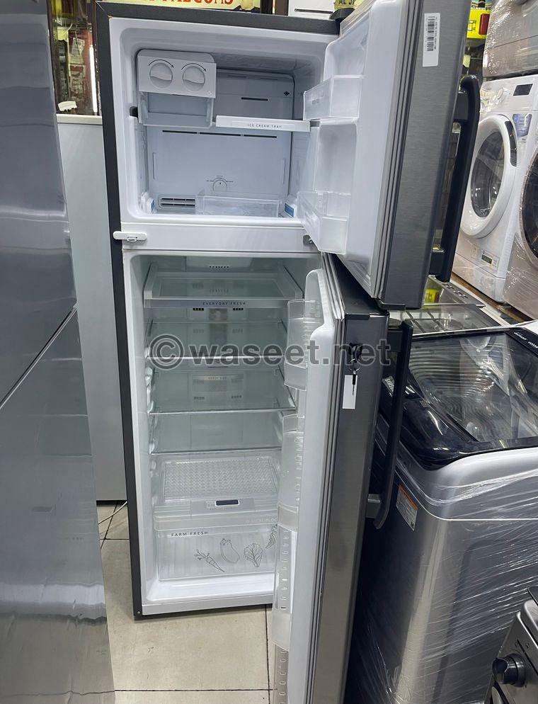 Whirlpool brand refrigerator up freezer down fridge  0